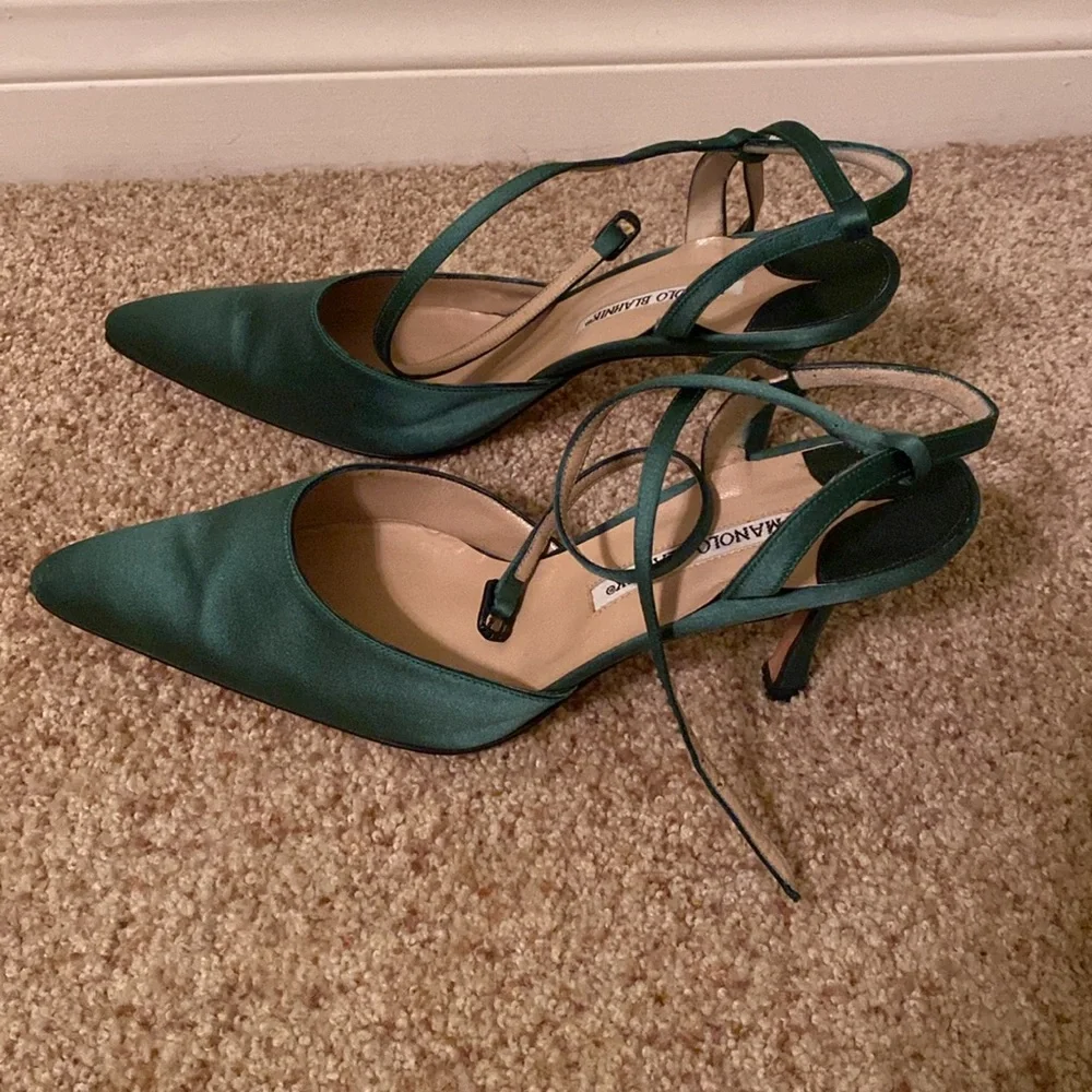 Manolo Blahnik | Kelly Green Satin Heels